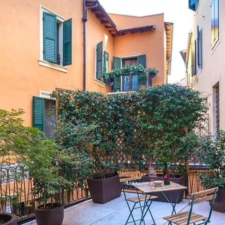 La Terrazza In Centro Apartment Verona Exterior photo